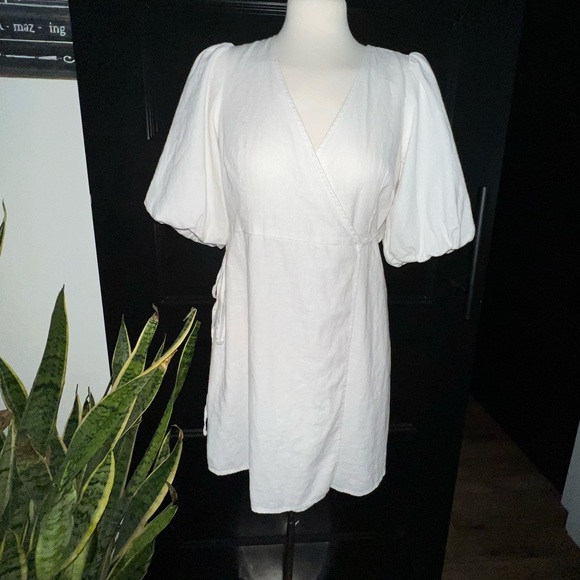 Old Navy Dresses & Skirts - NWT Waist-Defined Puff-Sleeve Linen-Blend Mini Wrap Dress SZ M